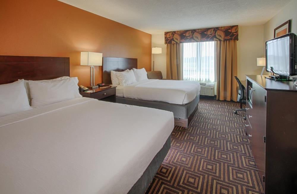 Standard Queen Room with Two Queen Beds interior